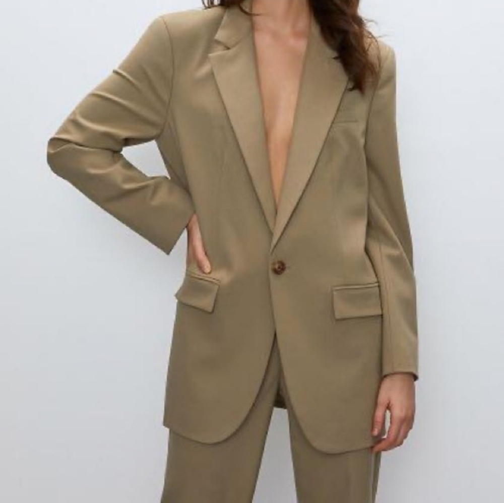 Aritzia Agency Blazer Size Small